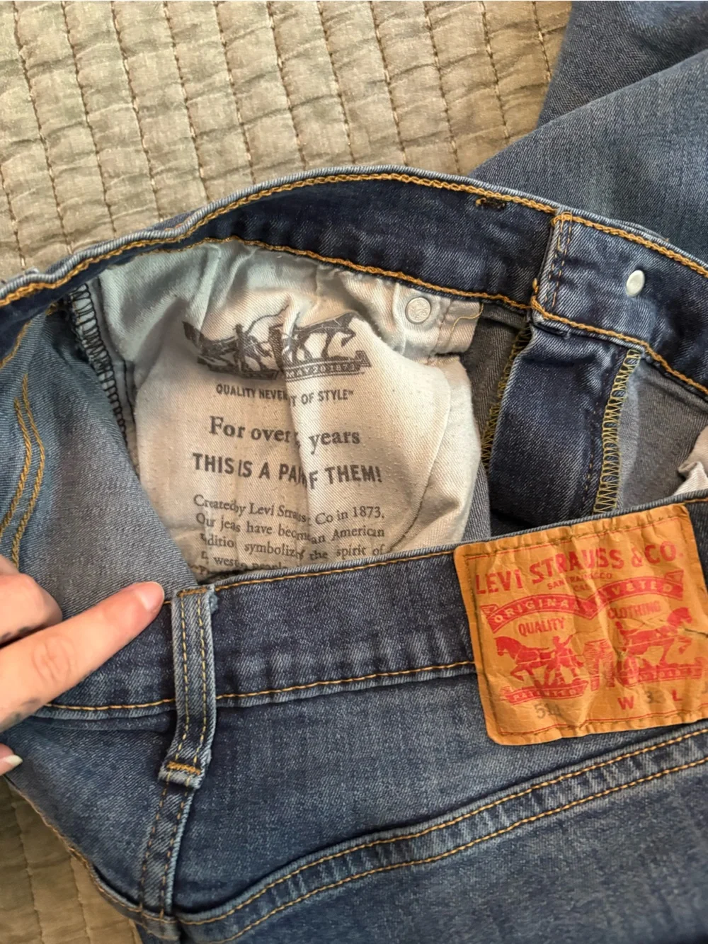 Levis versatile dark